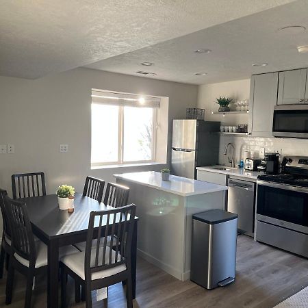 Above Ground Basement Apartment 2 Bedroom 1 B Retreat With Gorgeous View Draper Esterno foto