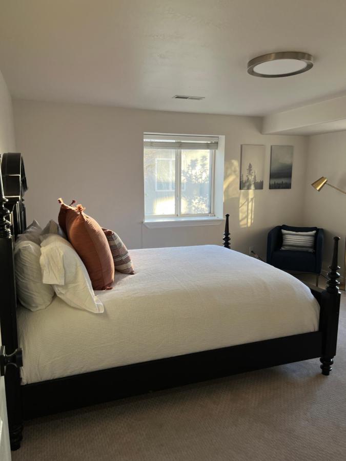 Above Ground Basement Apartment 2 Bedroom 1 B Retreat With Gorgeous View Draper Esterno foto