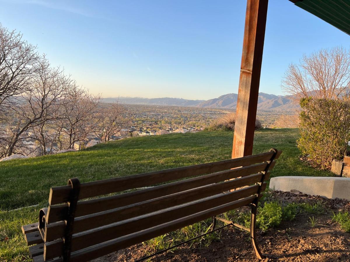Above Ground Basement Apartment 2 Bedroom 1 B Retreat With Gorgeous View Draper Esterno foto